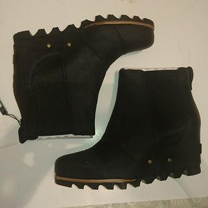 NIB Sorel lea 7 Black wedge boot